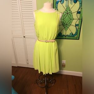 Sleeveless and v backed summer dress